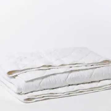 pdp diamondstitch comforter alpinewhite b sp21 45b4a06a 5add 4a1d afd3 e24324ab61f8.webp