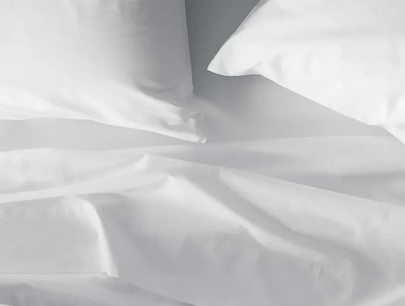 percale sheetset alpinewhite bedoverhead f17 2 3 3e8b638d 04f6 460b b5df 8ce571f71793 3.webp