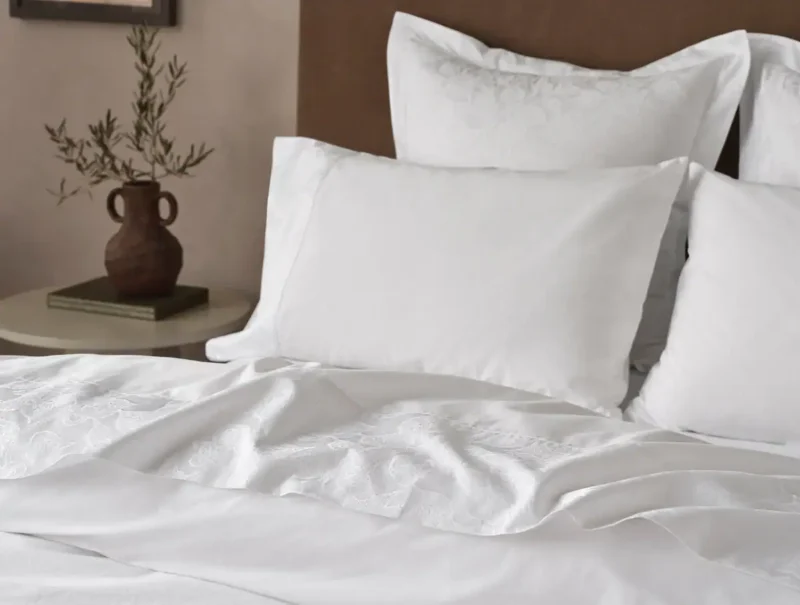 sp25 eecom heritagejacquardborderbed alpinewhite b 024 43bacc20 2e82 4e8c 806b 397e3bf2cb6b.webp