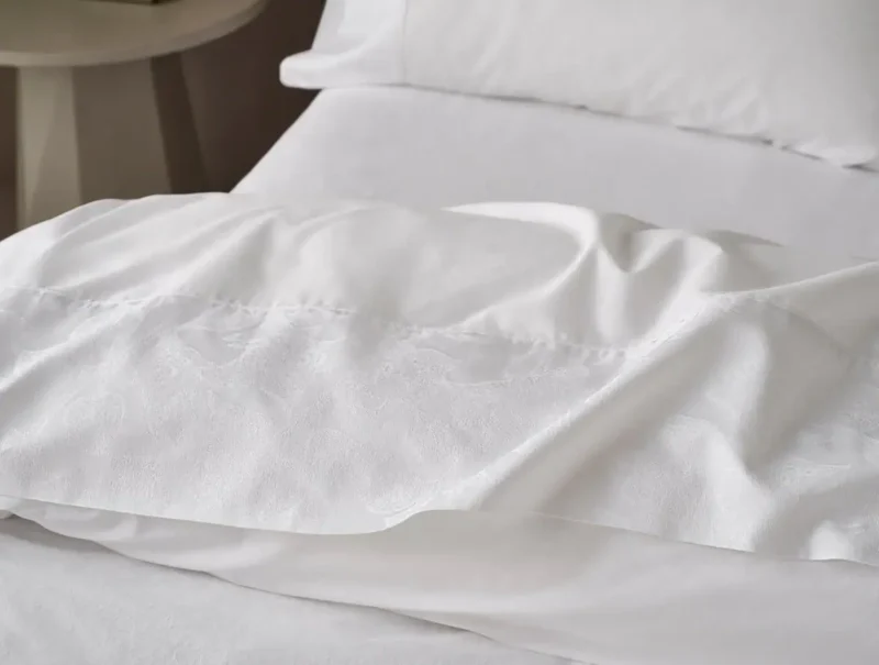 sp25 eecom heritagejacquardborderbed alpinewhite b 026 0bc91121 7728 4acd 8f38 36cea62a802f.webp