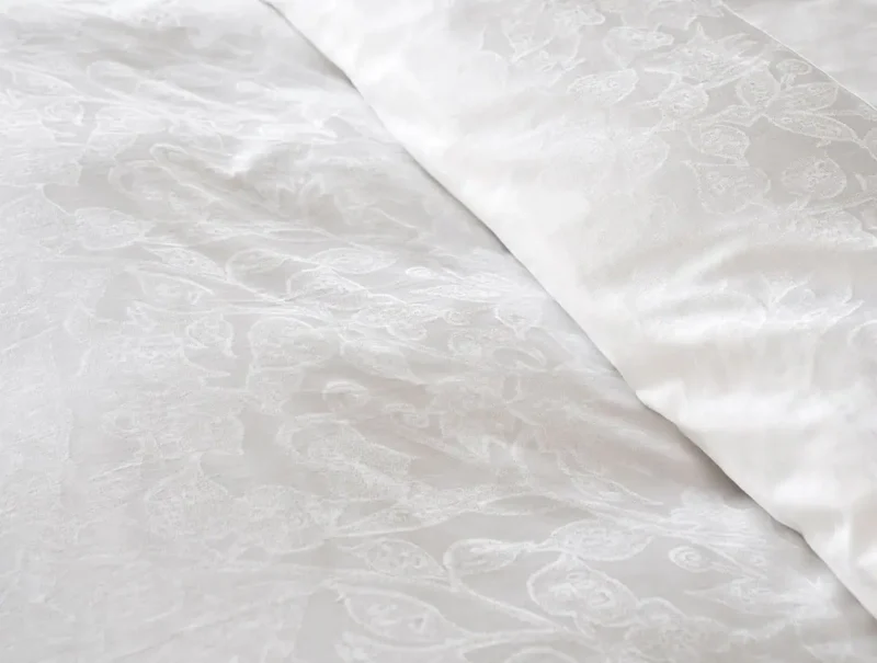 sp25 eecom heritagejacquardduvet alpinewhite b 104 787bec61 3446 480a b873 cb2d0573aff6.webp