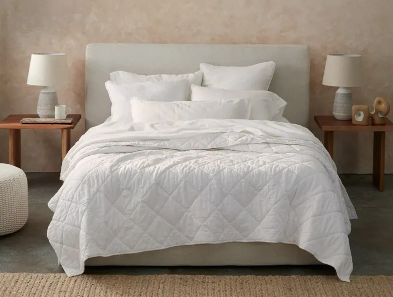pdp diamondstitch comforter alpinewhite a sp21 0926 x fe0fe530 030e 4471 bfe6 20c387f8a509.webp