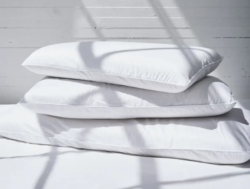 pdp moldedlatexpillow stack white f19 c 2b114d0b 8619 48c1 bbc3 a5f7e61de450.webp