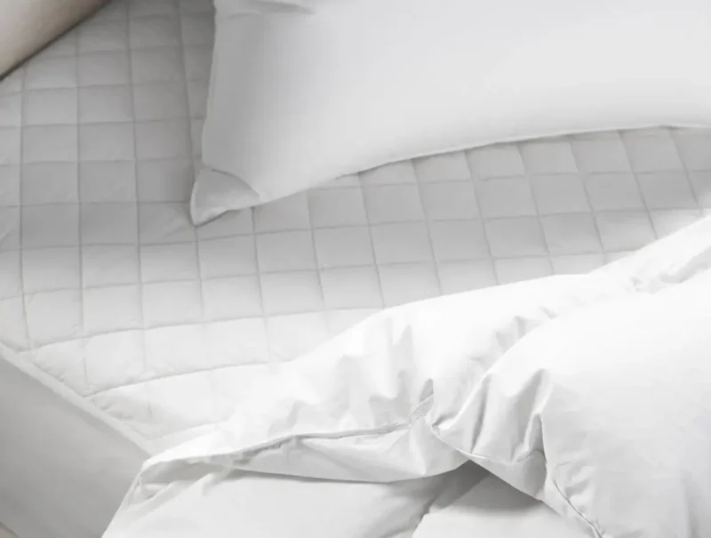 pdp organic bedding essentials plus bundle handheld 02 f18 fd68bf2c 2ba5 4155 b0ff d3b5f160d56f.webp