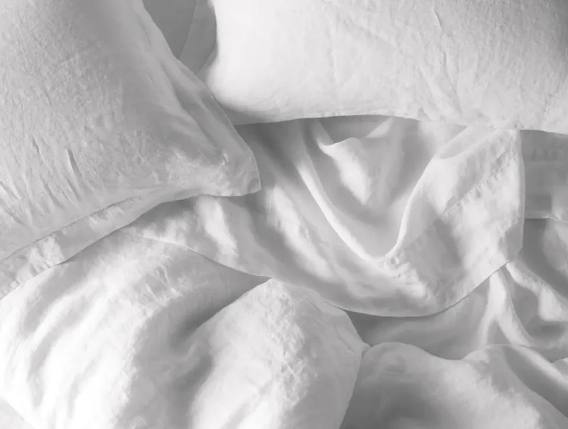 pdp organic linen duvetcover alpinewhite bedoverhead f17 1 9c0d8d67 ce3e 4873 80aa 3b132fbb8d91.webp