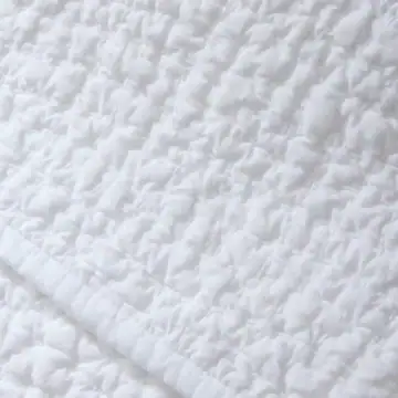 pdp pebbledhandstitched quilt alpinewhite sp23 details 11640 3 6236be22 a4ac 4bd9 b5f2 0a189bd64a34.webp