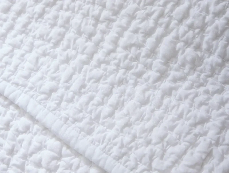 pdp pebbledhandstitched quilt alpinewhite sp23 details 11640 3 6236be22 a4ac 4bd9 b5f2 0a189bd64a34.webp