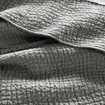 pebbledquilt duvetcover grey lifestyle details f17 v3 2 9c19aff2 f1c7 4645 aa28 789ec6e142f5.jpg