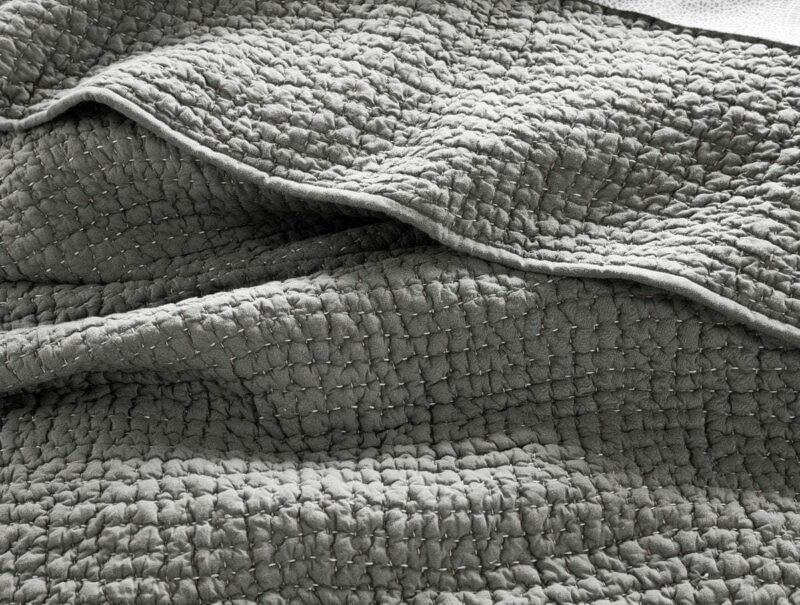 pebbledquilt duvetcover grey lifestyle details f17 v3 2 9c19aff2 f1c7 4645 aa28 789ec6e142f5.jpg