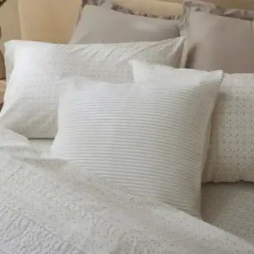 sp23 marshallorganicpillow alpinewhite 1 lifestyle pdp ce22621a edb2 46d9 8944 93a0853098b4.webp